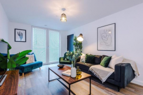 NEW Trafford Loft - Free Parking
